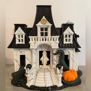 HAUNTED HOUSE 3 WICK CANDLE HOLDER